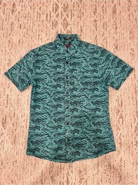 Eddie Bauer Men's Teal Wave-Print Short-Sleeve Button-Down Shirt